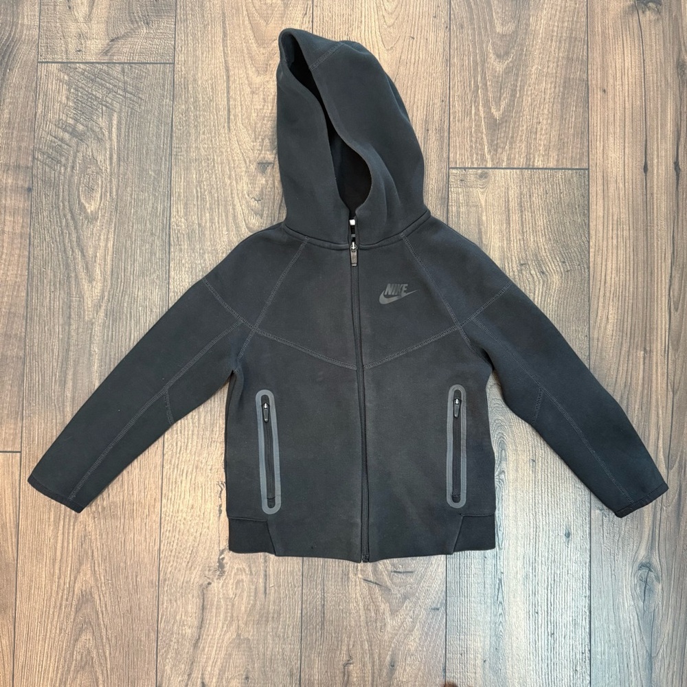 Nike black Full-Zip Hoodie jacket boys size 7